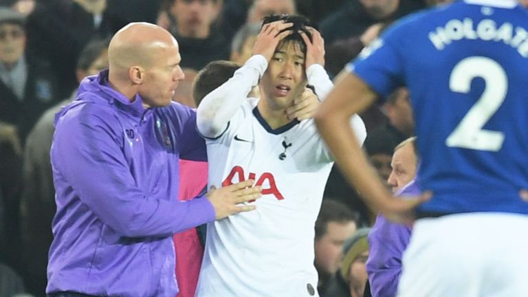XONG! Son Heung-min tiết lộ tin nhắn với Gomes sau sự cố kinh hoàng