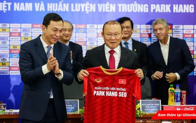 VFF lên tiếng về cách thức chi trả tiền lương cho HLV Park Hang-seo