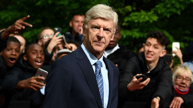 NÓNG! CEO Bayern phá vỡ im lặng về Wenger