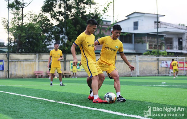 Rời "lò đào tạo danh tiếng", 2 sao V-League đến "bái sư" Huỳnh Đức