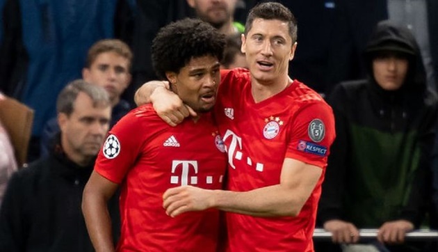 Liên tục ghi bàn, Lewandowski khiến 'cơn lốc cánh phải' nể phục