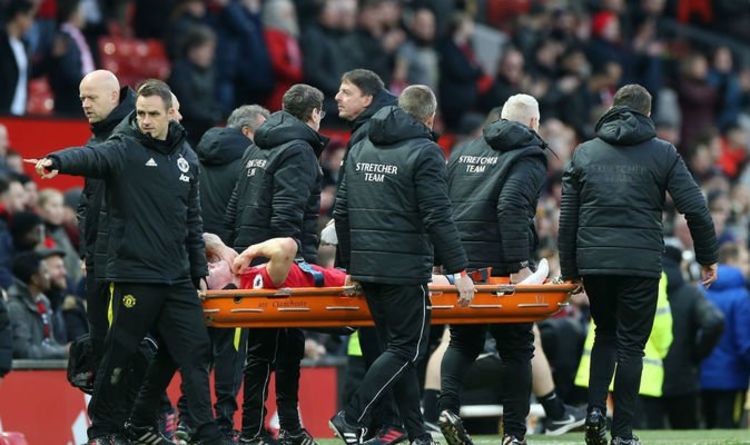Ảnh bài viết M.U trả giá đắt! "Mad dog" rời sân trên cáng, Solskjaer báo tin cực sốc