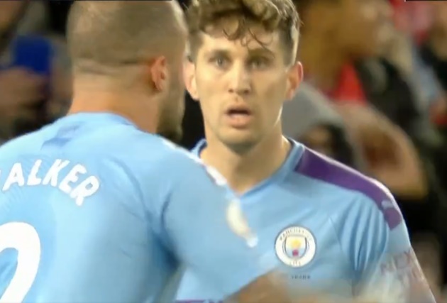 Ảnh bài viết CHOÁNG! Ức chế cùng cực, 2 sao Man City cãi lộn nhau ngay trên sân