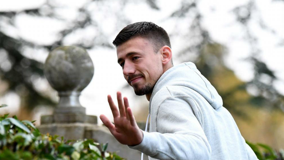 Nói 1 điều về Messi, sao Barca như "tát nước vào mặt" Antoine Griezmann