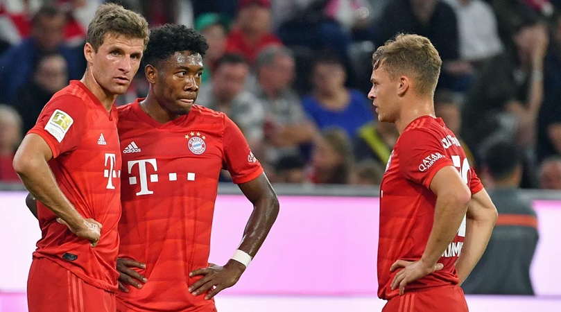 Sao Bayern đánh giá phương án "tay ngang" chung mâm với Van Dijk, Ramos