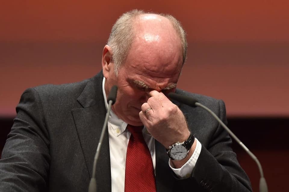 Thấy gì từ việc chủ tịch Hoeness chia tay Bayern?
