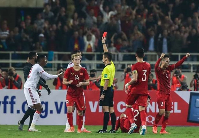 Ảnh bài viết Thua đau Việt Nam, HLV UAE cay cú: 'Không may là chưa có VAR'