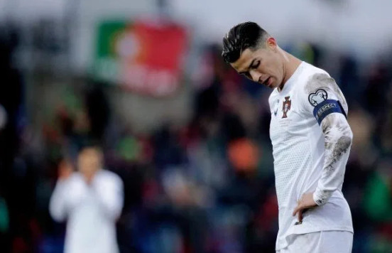 Ảnh bài viết Mỗi khi Ronaldo dứt điểm, Messi lại được "triệu hồi"