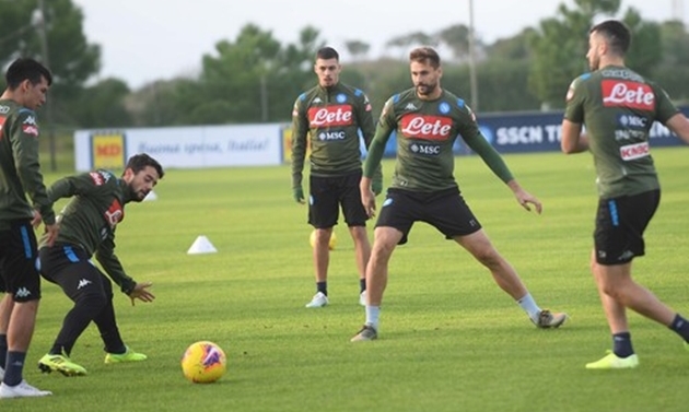 Napoli khủng hoảng, "mục tiêu 7 năm" của Man Utd không thể nở nụ cười