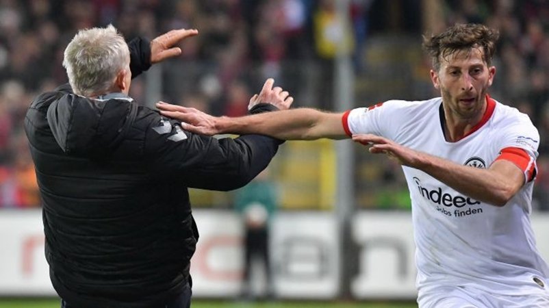 Hành động phi thể thao, "kẻ hạ sát" Bayern nhận án phạt nghiêm khắc