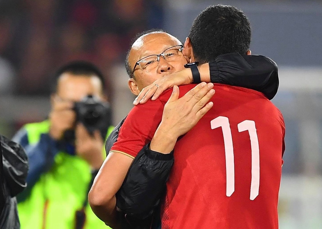 Ảnh bài viết Sau trận hoà Thái Lan, HLV Park Hang-seo tiến đến Anh Đức làm 1 điều đặc biệt