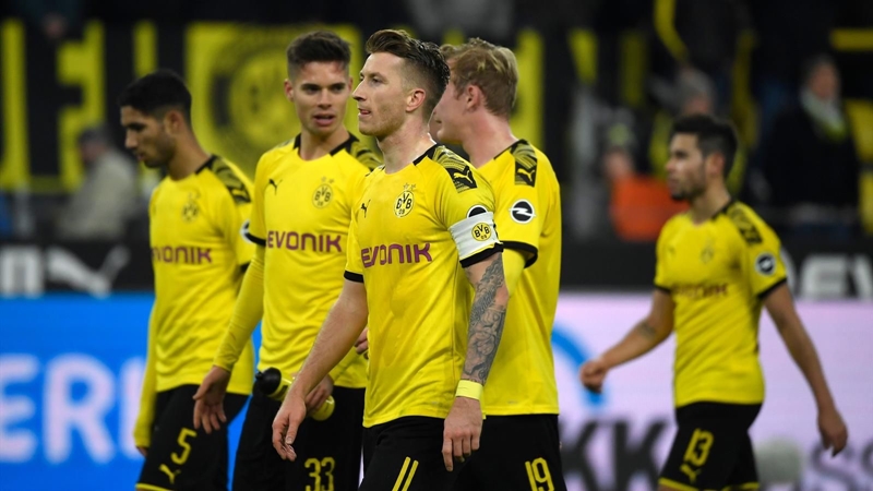 Vì sao Dortmund bất lực ngăn chặn Paderborn ghi 3 bàn trong hiệp 1?