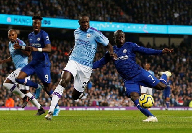 Kante giữ thăng bằng 'đỉnh' thế nào trước Man City?