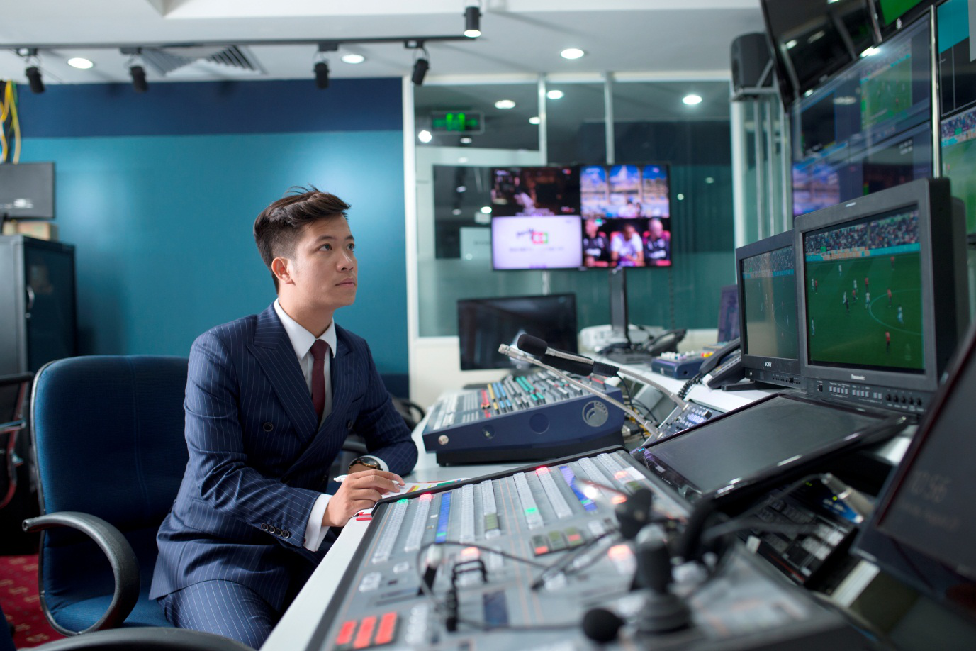 BLV Anh Quân: “Chờ cuộc đua song mã Việt Nam – Thái Lan”