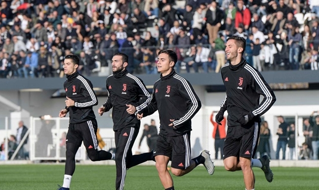 Ảnh bài viết Áp lực bủa vây, Ronaldo không thể vui vẻ với người hâm mộ