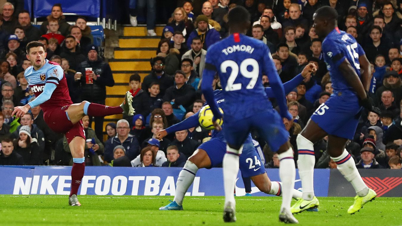 'Vì sao Kurt Zouma cứ đứng yên?'