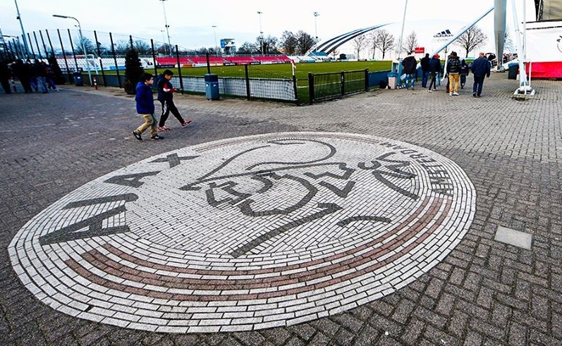 SỐC! Đội bóng Ajax Amsterdam thắng đối thủ 50 bàn