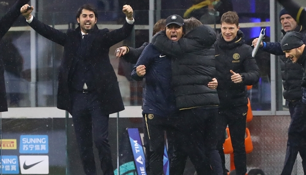 Inter Milan chiếm ngôi đầu, Conte nói lời xúc động