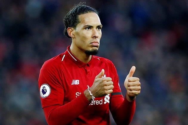 Nghiệt ngã! Van Dijk bị Messi đánh bại với cách biệt "cực nhỏ"