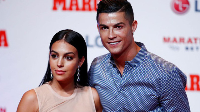 Ảnh bài viết Bạn gái nóng bỏng nói gì khi Ronaldo thua Quả bóng vàng?