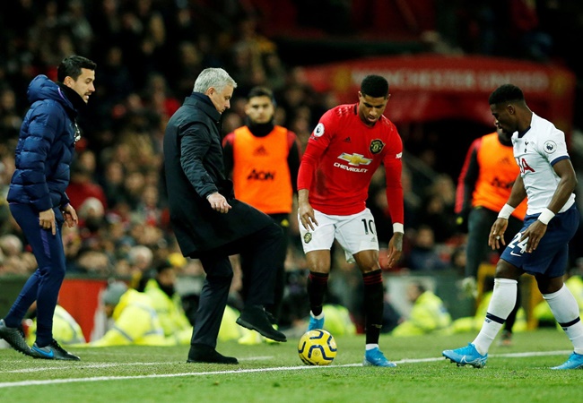 CHOÁNG! 'Báo thù' cho Rashford, anh trai 'troll' Mourinho không thương tiếc