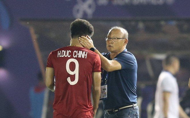 Ảnh bài viết Đồng đội "hết hồn" vì khả năng gánh đội của Tiến Linh