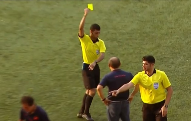 Ảnh bài viết HLV Park Hang-seo hành động ra sao khi trợ lý bị phạt thẻ vàng?