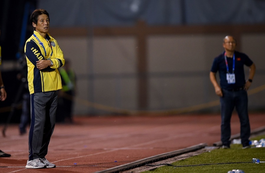 Ảnh bài viết Tiễn người Thái về nước sớm: “Phù thủy” Park cao tay ấn hơn tướng Nishino