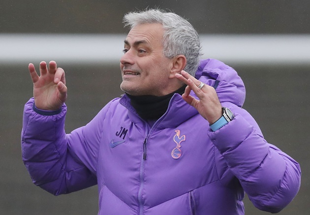 Thua M.U, Mourinho lệnh các cầu thủ Tottenham làm 1 điều, dùng 'giáo án lạ' 