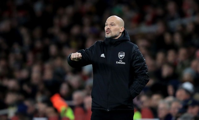 Khởi đầu tệ hại, Ljungberg bị loạt tượng đài Arsenal "dìm hàng"