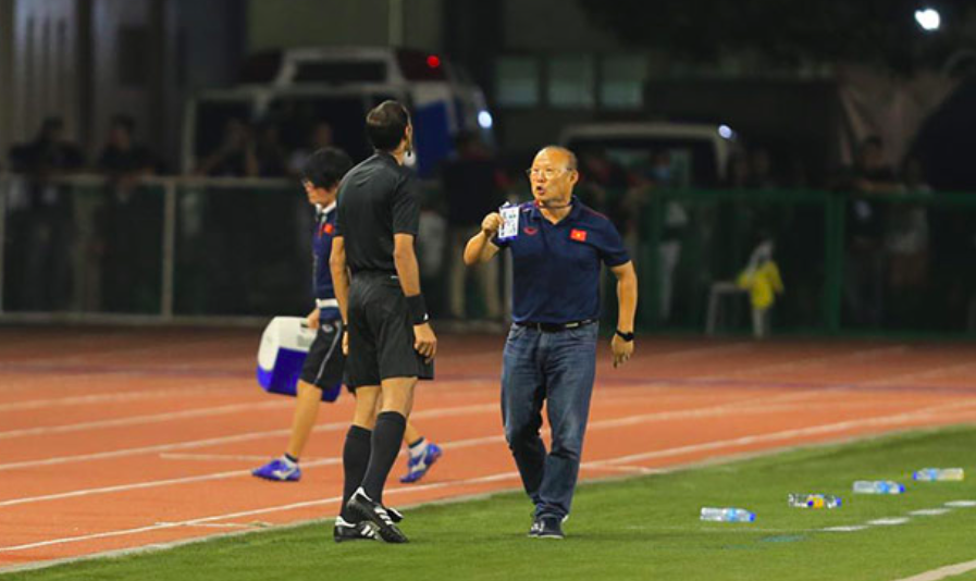 Ảnh bài viết NÓNG! Bị xử ép, HLV Park Hang-seo phản ứng cực gắt với trọng tài