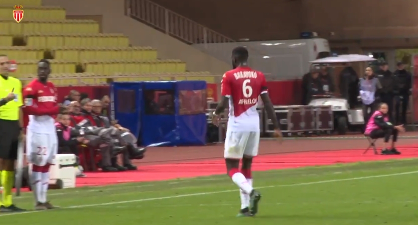 Ảnh bài viết CHOÁNG! "Bom xịt" Chelsea hành động ngớ ngẩn, khán giả được dịp phì cười