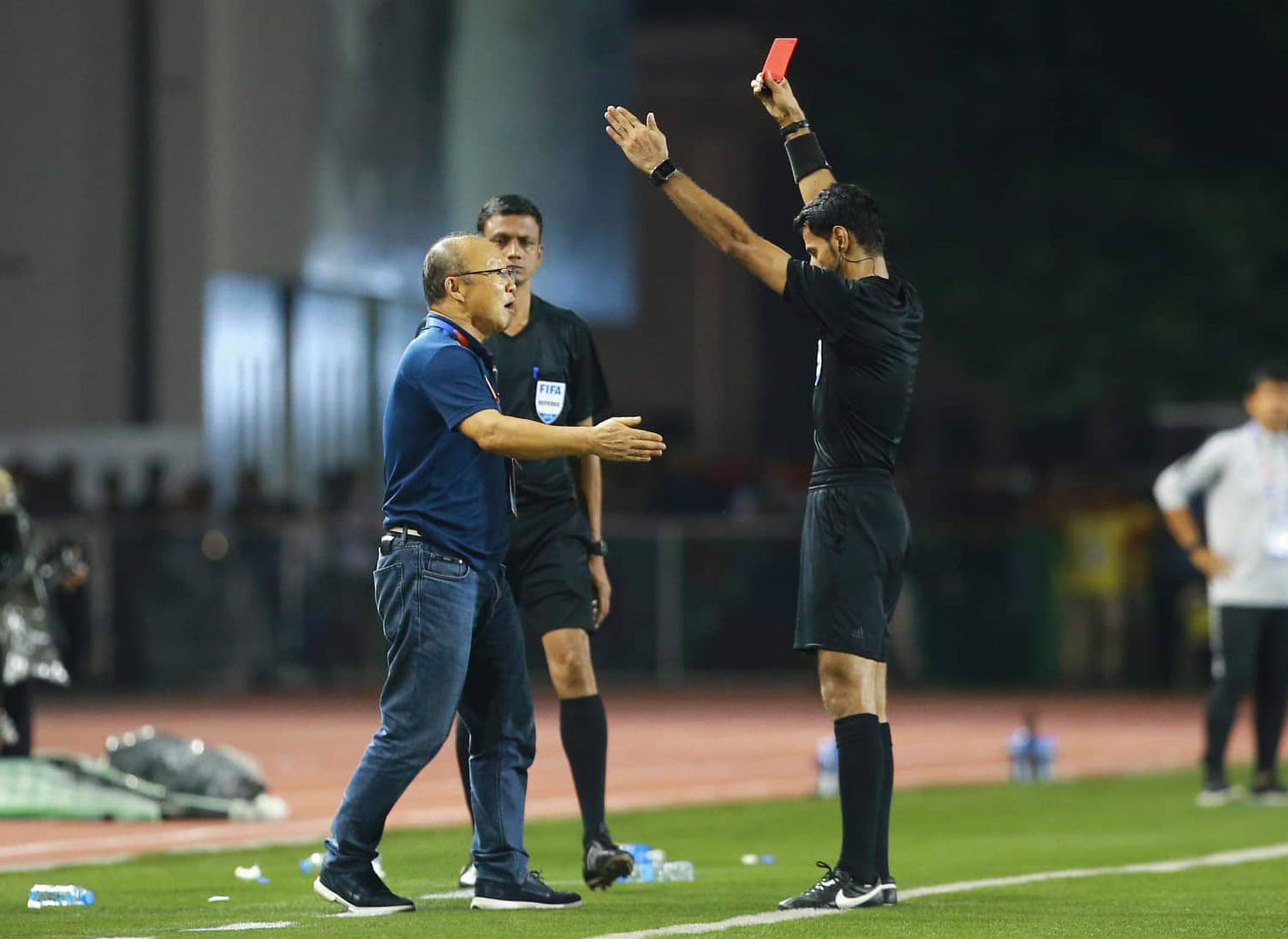 Ảnh bài viết Đây, lý do HLV Park Hang-seo nhận thẻ đỏ ở trận Chung kết SEA Games