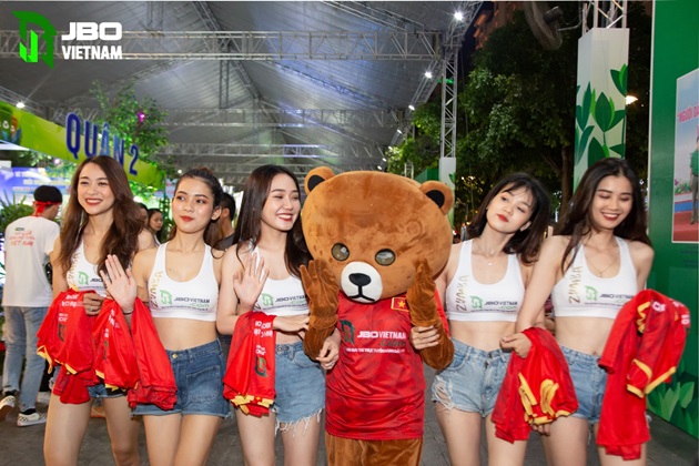 Việt Nam vô địch SEA Games: Người hâm mộ tại sân Hoa Lư và toàn Việt Nam ăn mừng lịch sử!