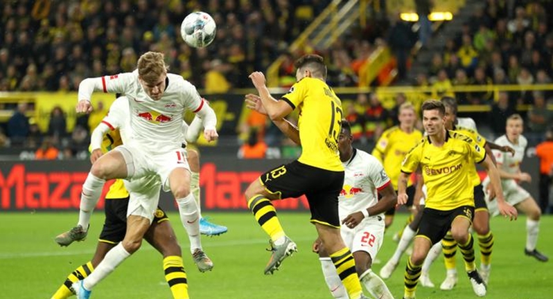 Điên rồ! Dortmund tự "bóp" 3 lần trong trận cầu 6 bàn thắng