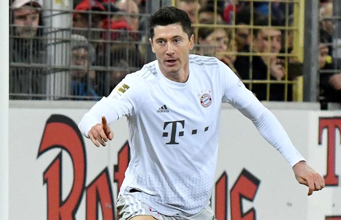 Kinh khủng! "Máy dội bom" Bayern cán cột mốc không tưởng, Messi còn chào thua 