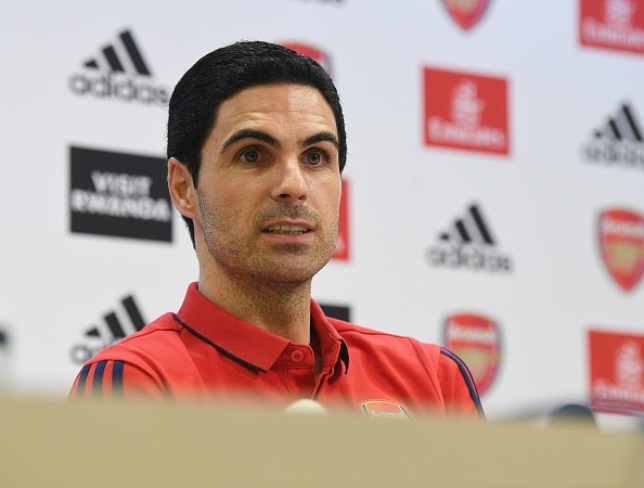 'Arteta phải vào phòng thay đồ, sau đó nói rằng đó là luật của cậu ấy'
