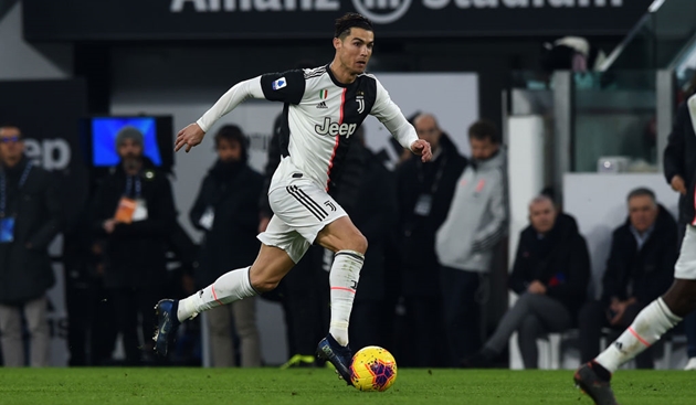 SỐC: Người Saudi Arabia gọi tên Messi, Ronaldo có hành động không ngờ