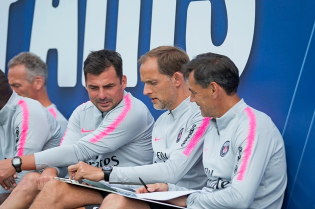 'Cánh tay đắc lực' của HLV trưởng PSG làm rõ tin đồn chuyển đến nước Đức