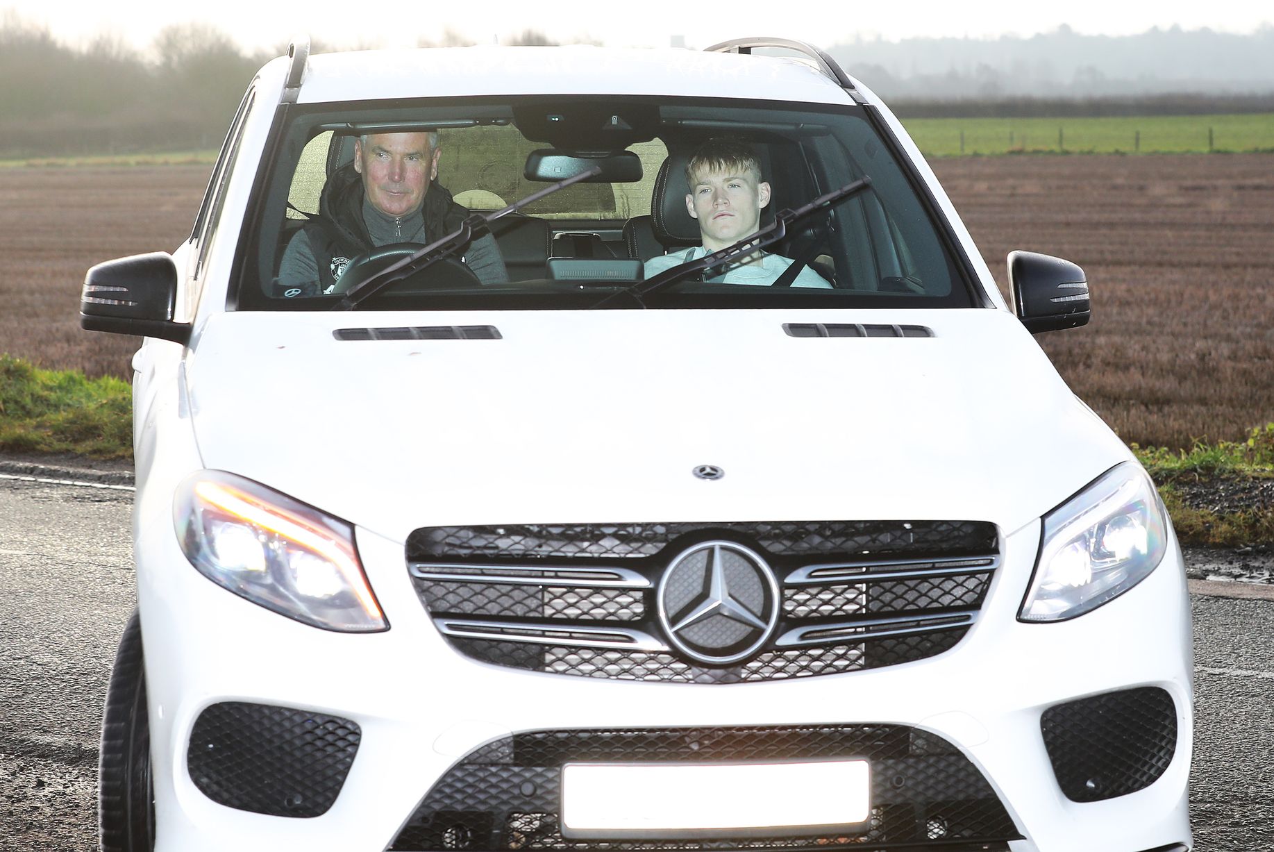 Ảnh bài viết Dàn cầu thủ M.U khoe siêu xe, McTominay lộ vẻ mặt đưa đám