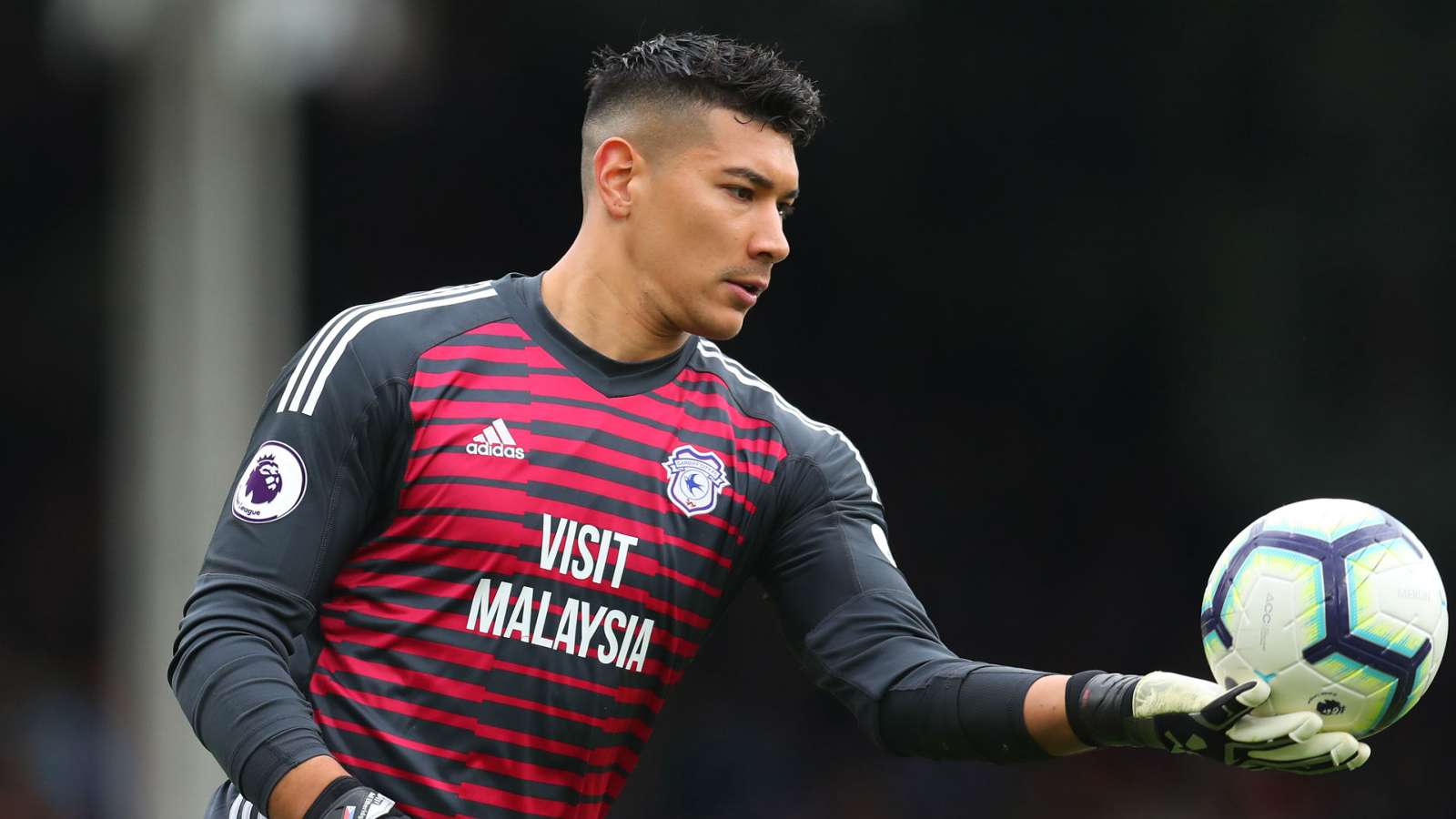 NÓNG! West Ham hỏi mua thủ thành người Đông Nam Á