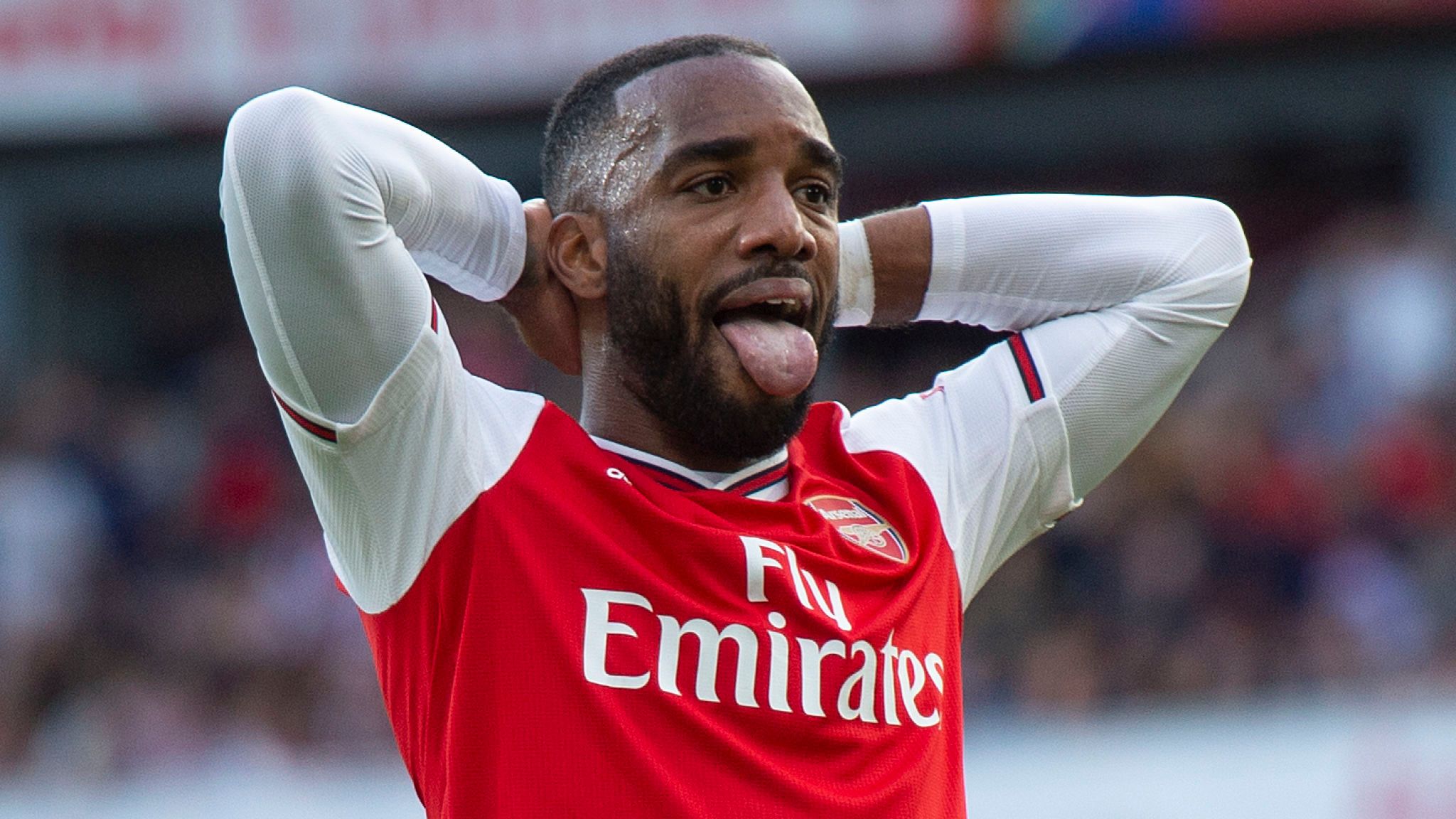 "Thật đáng xấu hổ khi chứng kiến Lacazette làm điều đó"