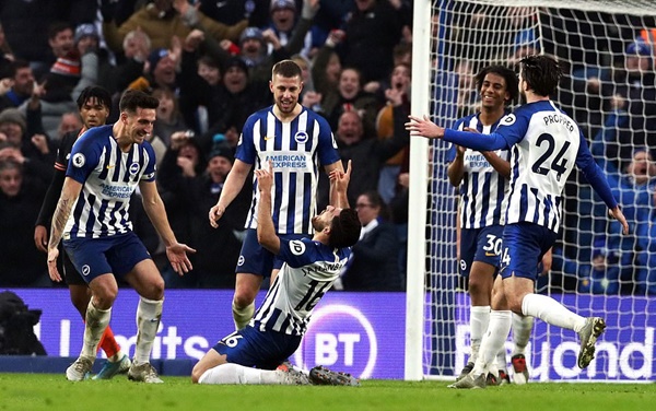 Điểm nhấn Brighton 1-1 Chelsea: Ánh hào quang châu Á; Nước Anh lại thêm một "Robin Hood"