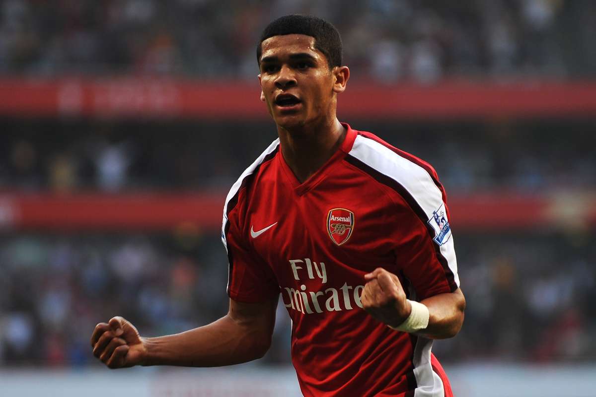 Bạn còn nhớ ai đã từ bỏ đỉnh cao tại Arsenal vì cô đơn?