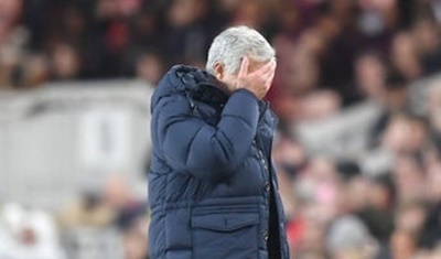 Mourinho: "2 cậu ta không phải những cầu thủ tuyến giữa"