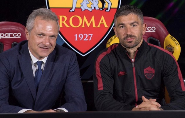 CHÍNH THỨC: Roma trói chân hậu vệ làm bàn xuất sắc nhất Châu Âu