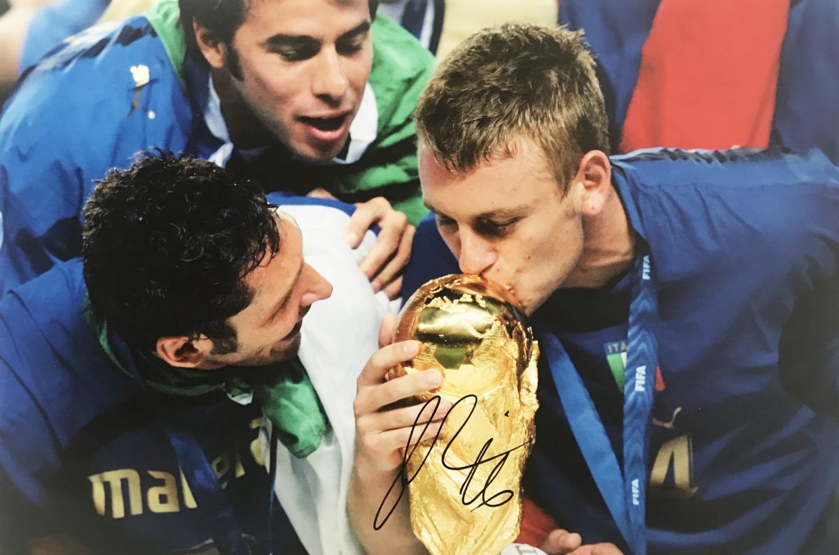 CHÍNH THỨC: Bỏ lại Buffon, bạn vàng World Cup tuyên bố giải nghệ