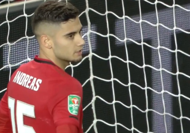 Pereira đá phản lưới nhà, Solskjaer điên tiết làm ngay 1 điều
