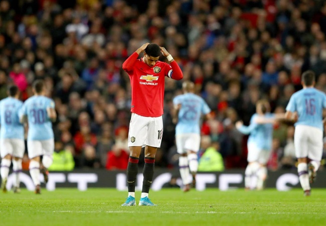 Tiếng la ó vang vọng khắp Old Trafford