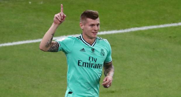 Toni Kroos và 8 thiên tài từng lập siêu phẩm trên chấm phạt góc